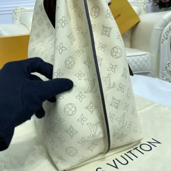 Louis Vuitton Carmel White - Image 6
