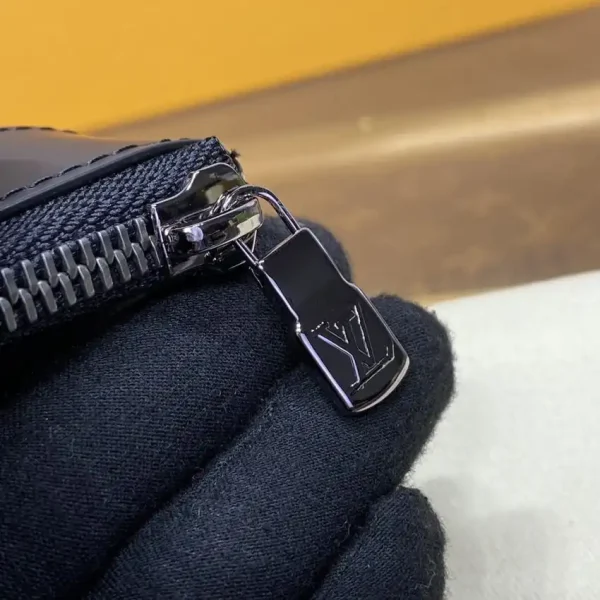 Louis Vuitton Discovery Pochette - Image 4