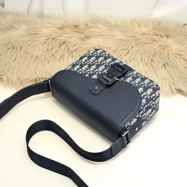 Dior Saddle Messenger Bag Oblique - Image 7