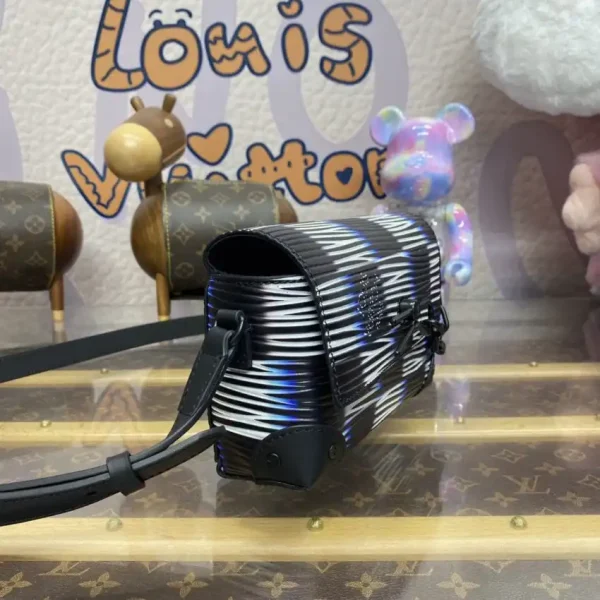Louis Vuitton Steamer Wearable Wallet II - Image 9