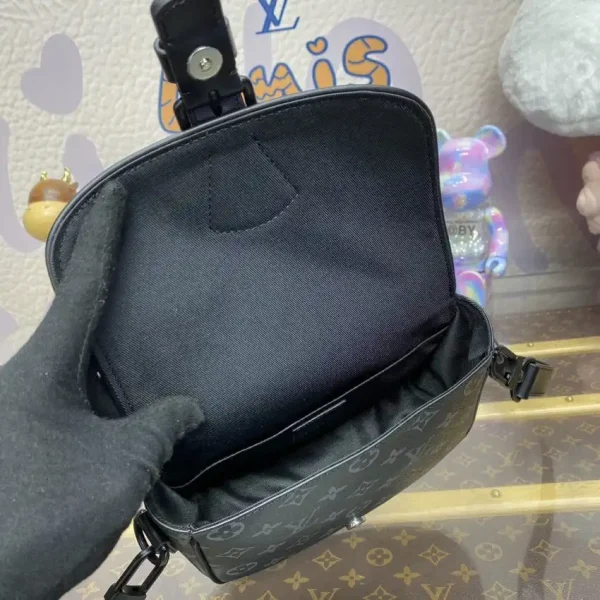 Louis Vuitton Messenger Black - Image 6