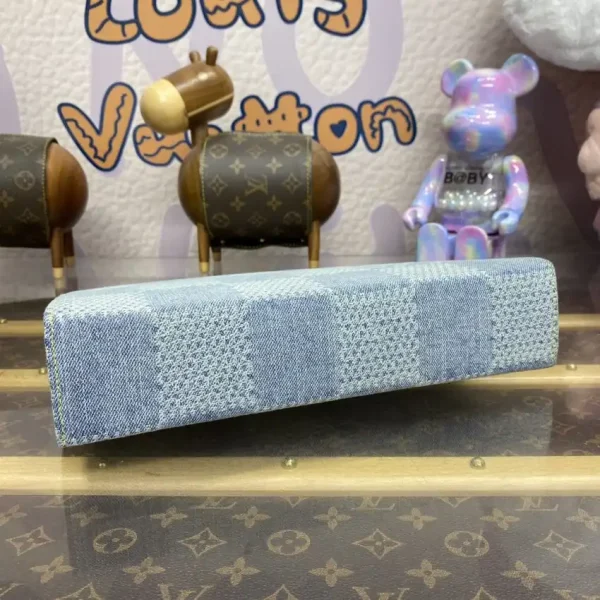 Louis Vuitton Pochette Voyage Denim - Image 9