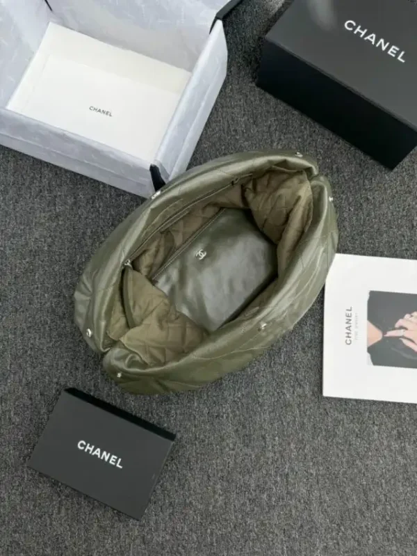 CHANEL 22 Medium Handbag Pink Greed - Image 8