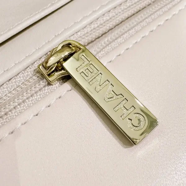 CHANEL Classic Flap 20cm Beige - Image 4