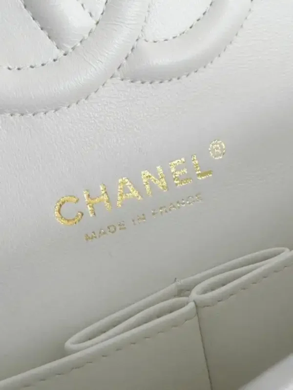CHANEL Classic Flap 25cm White - Image 5