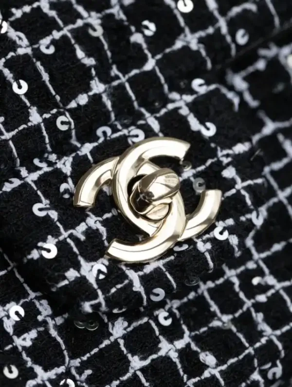 CHANEL 24p Tweed Black and White - Image 8