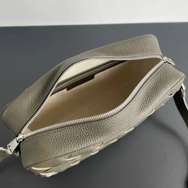 Bottega Veneta Camera Bag - Image 9