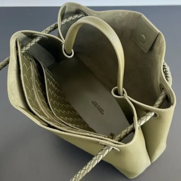 Bottega Veneta  Andiamo Full Leather - Image 6