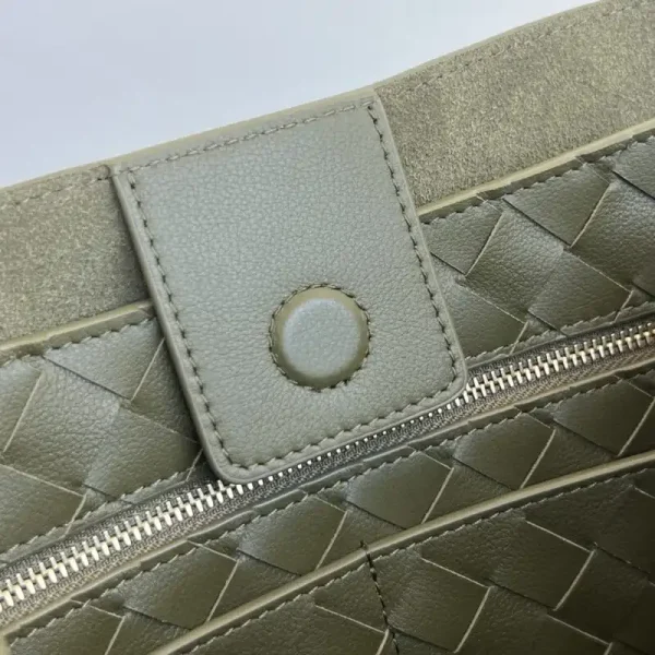 Bottega Veneta  Andiamo Full Leather - Image 8