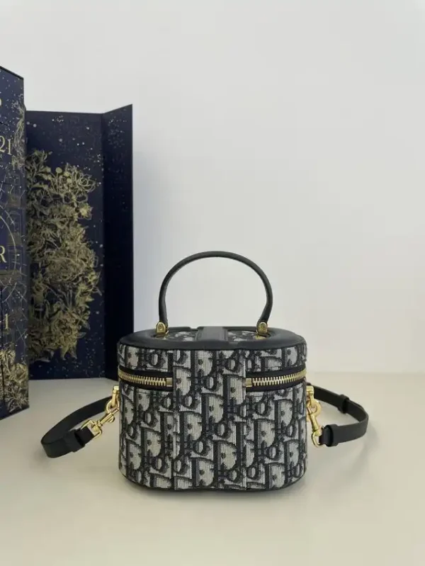 Dior Signature Vanity - Image 2