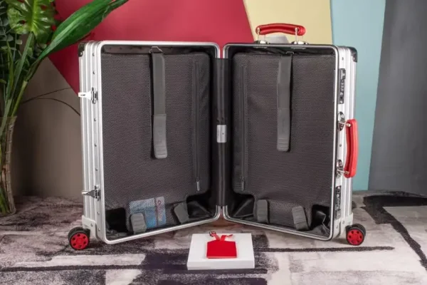 Rimowa Classic Suitcase - Image 12