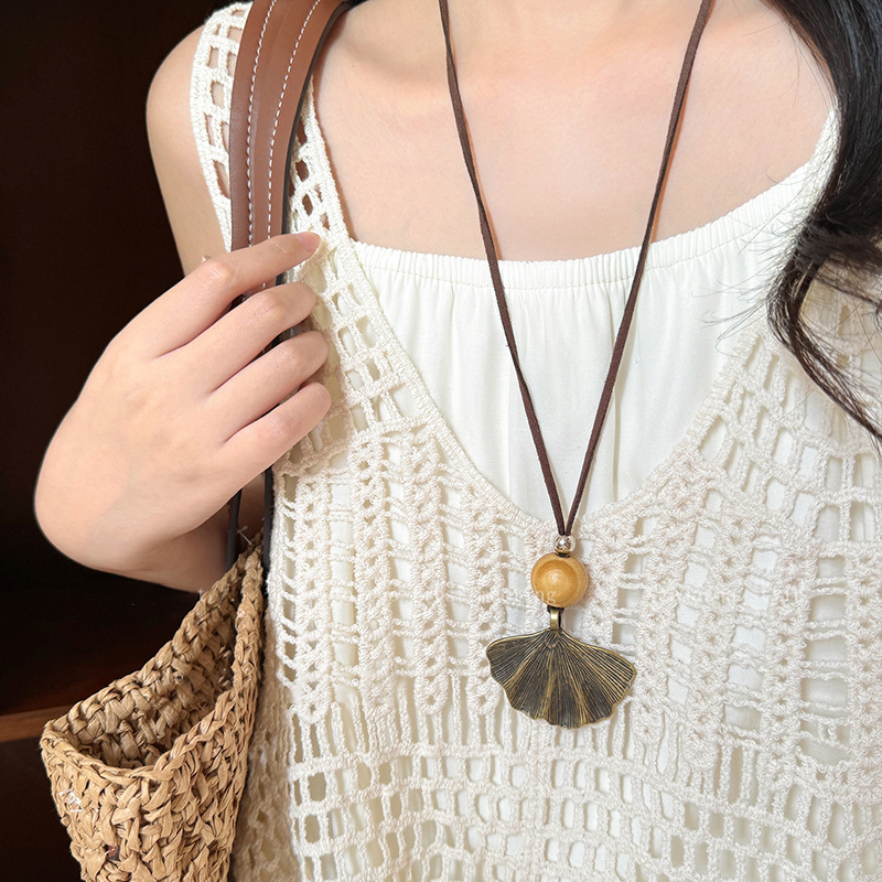 Silver Star flower pendant necklace light luxury high-grade sweater chain Cold style Fashion necklace design sense niche