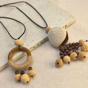 Yunyu fruit shell rattle necklace hanging Bell walnut seed plant fruit pendant long sweater chain cotton and linen clothing accessories
