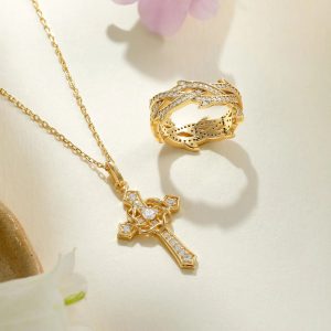 Light luxury minority high-grade personality design free Garland cross necklace women's jewelry